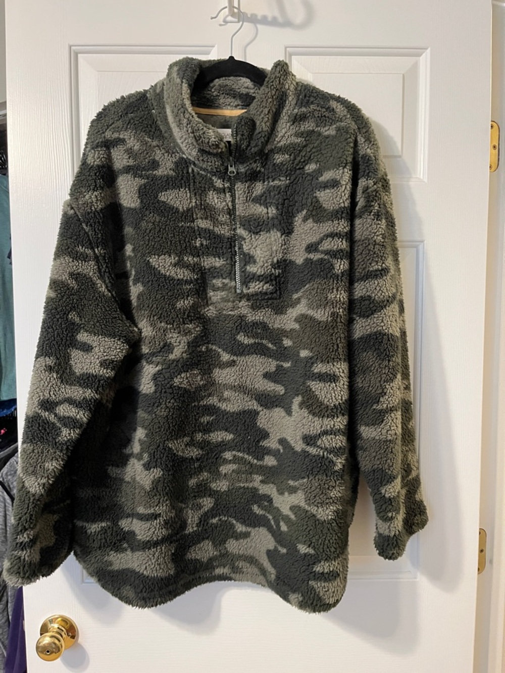 Cozy Camouflage Sherpa Quarter-Zip Pullover - Olive/Gray